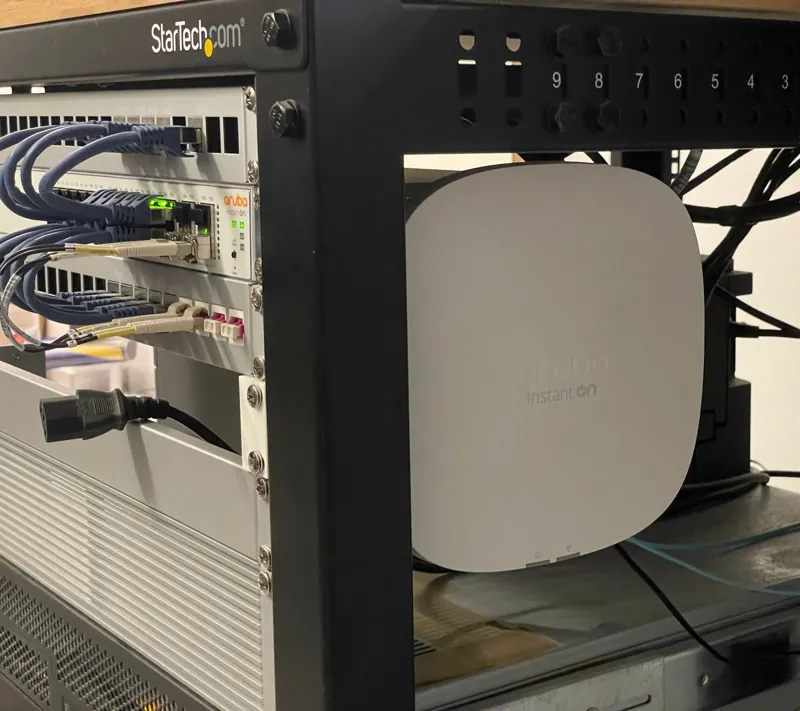 Aruba Instant On AP25 19" rackmount holder