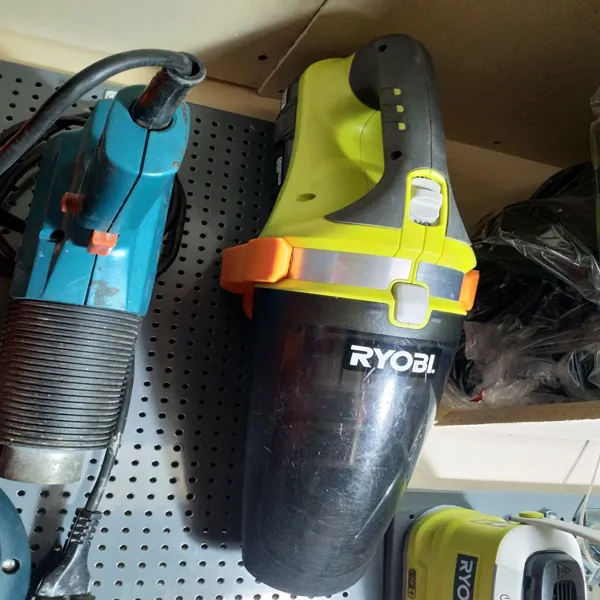 Support aspirateur Ryobi pour panneau Biltema