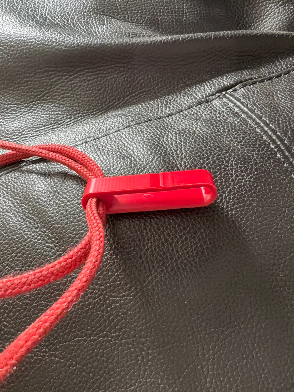 Clip for backpacks with strings by Marvin_A MakerWorld