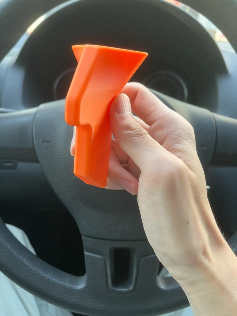 Laptop holder on steering wheel