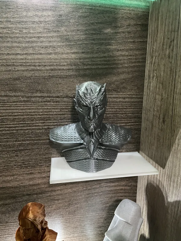 Mini shelf for prints