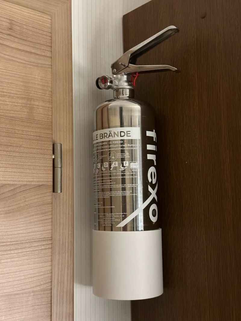 Wall mount for Firexo 2l Fire Extinguisher