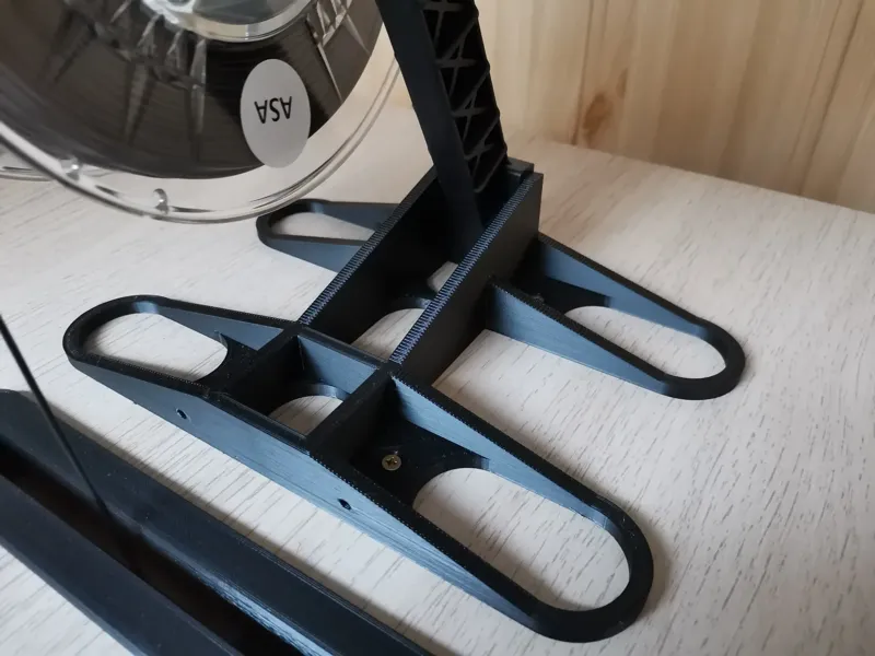 Spool holder plateau for enclosure