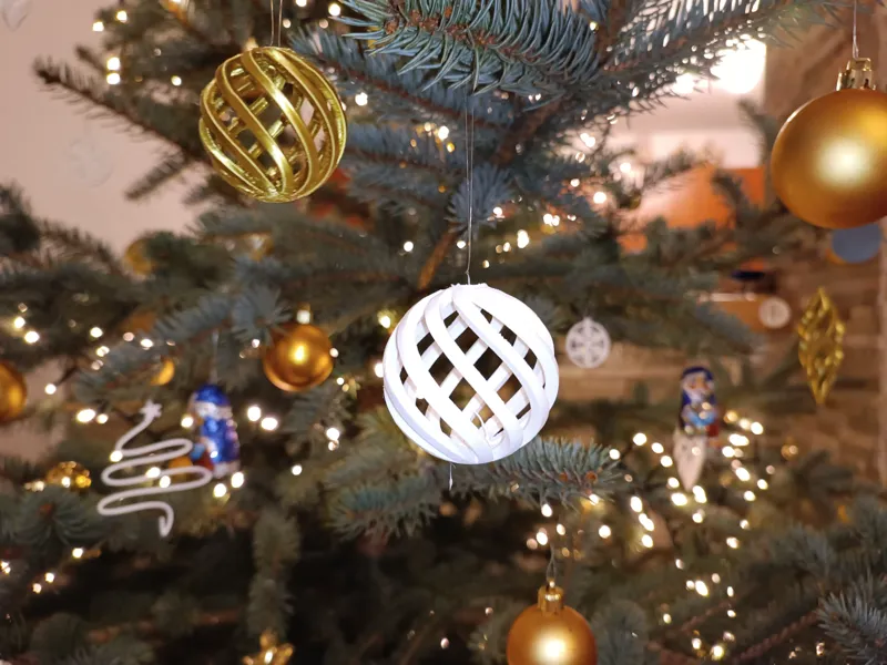 Christmas tree balls