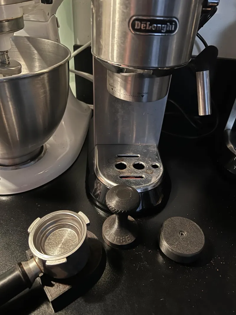 Coffee tamper station Delonghi EC685