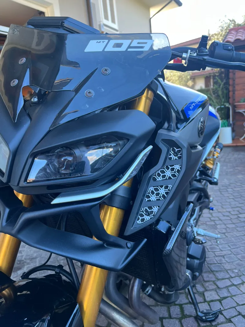 MT09 RN43 AIR INTAKE YAMAHA LOGO GRILLE