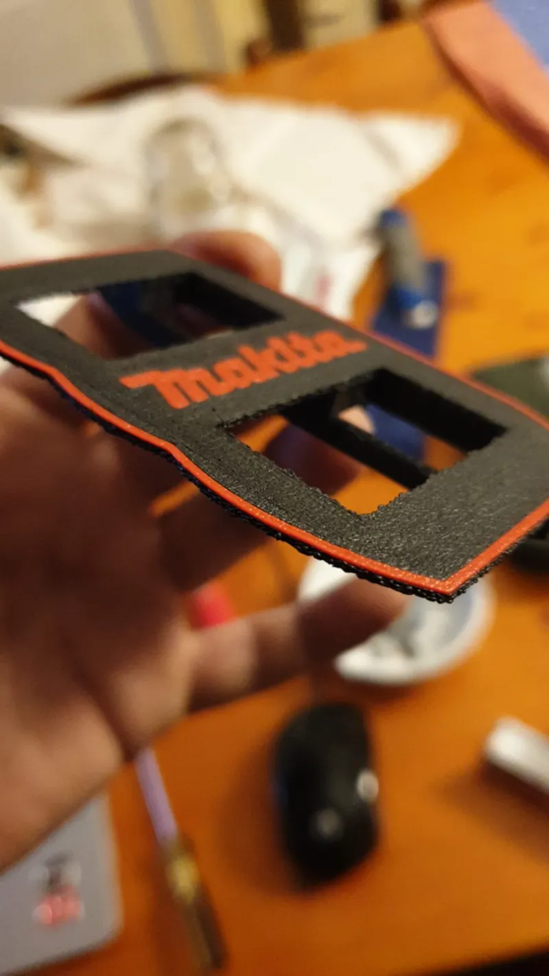 Briefcase clip