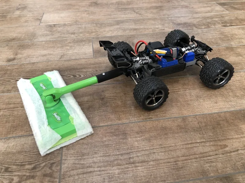 E-Revo VXL 1:16 swiffer mount