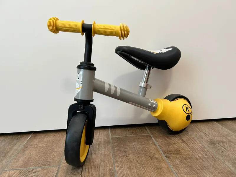 Kinderkraft balance bike transformation from 3 to 2 wheels