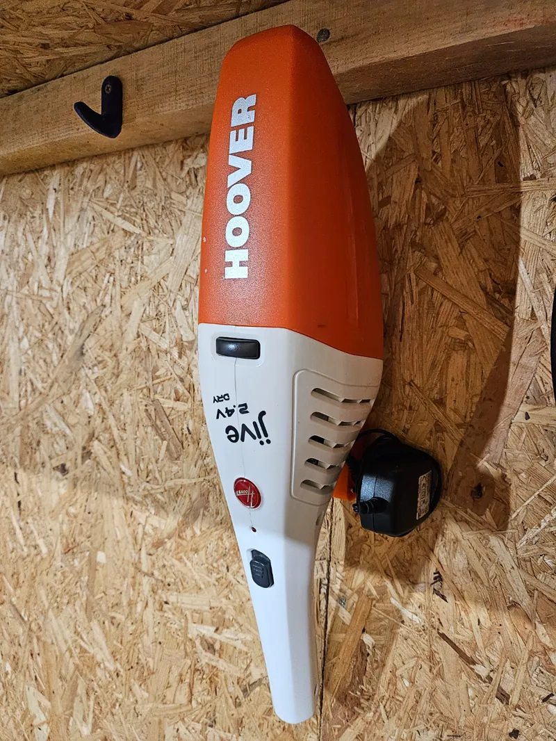 Hoover Jive vacuum wall mount