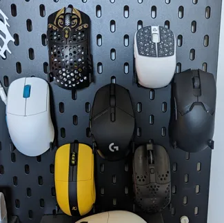 Minimalist Gaming Mouse Display (With Dongle Slot) - Remixed for Ikea Skadis