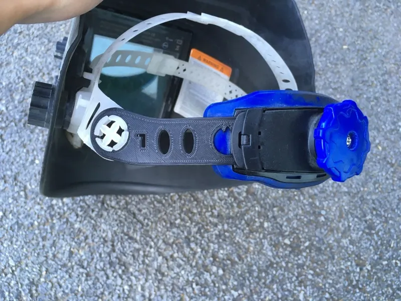 Welding helmet - fastening
