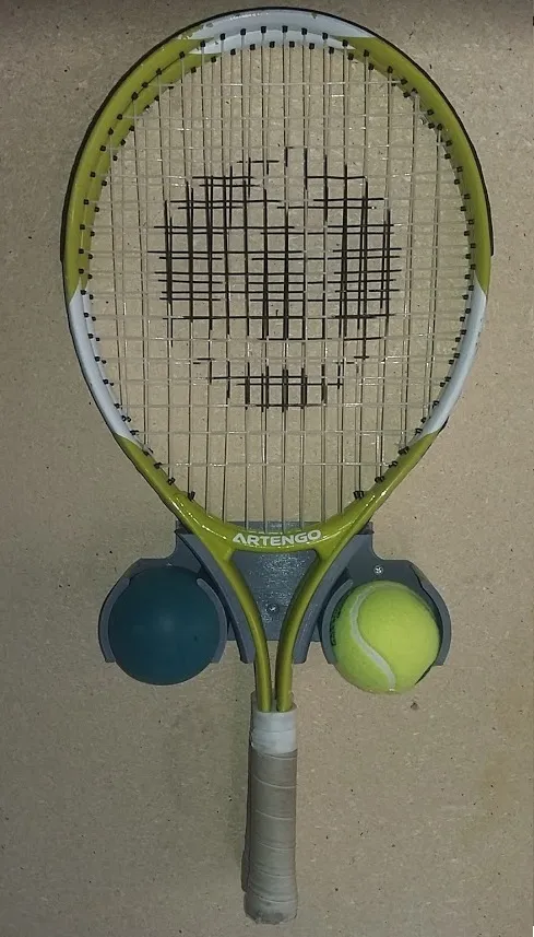 Tennis racket wall holder