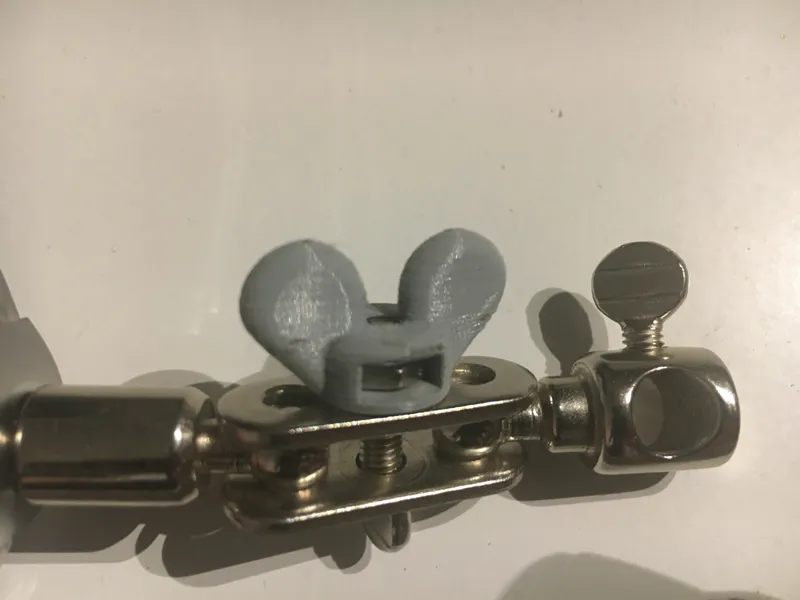 M4 Wing nut / Butterfly nut | M4 nut insertion