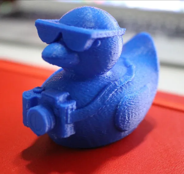 Figurine canard touriste