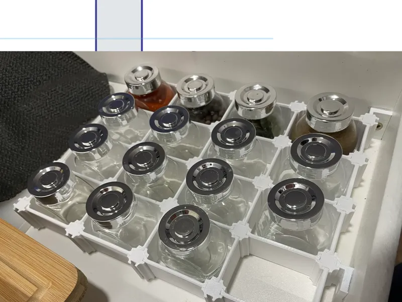 Organizer spice boxes in a drawer/organizér kořenek do šuplíku