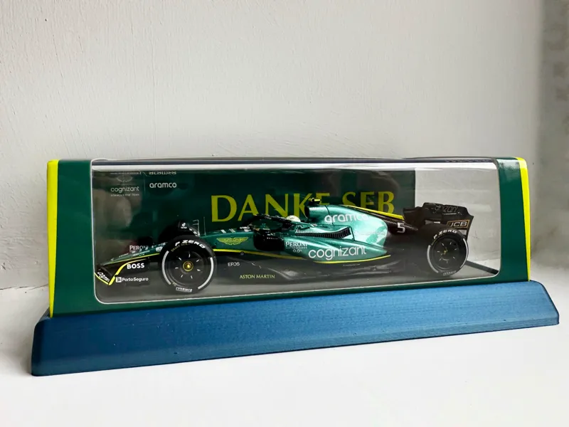 Spark 1:43 Model Display Stand and Riser
