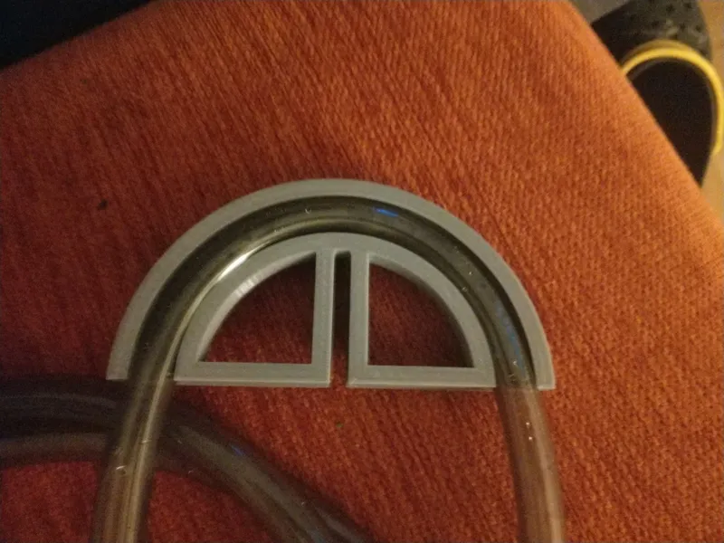 Aquarium tube guide