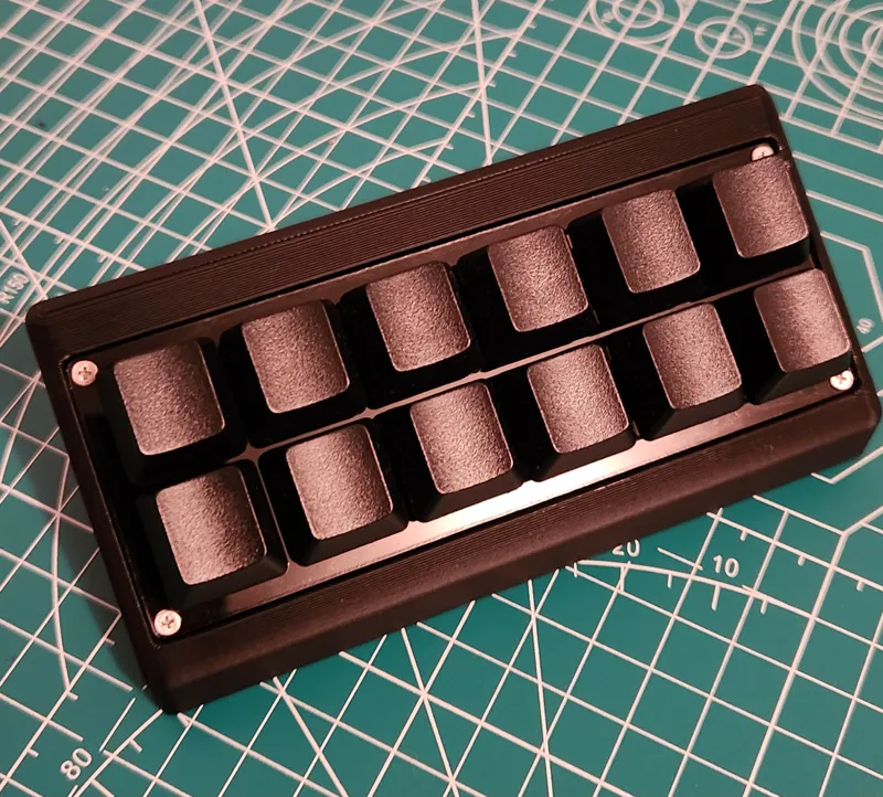 12 Key Macro Keyboard - Sayo Device