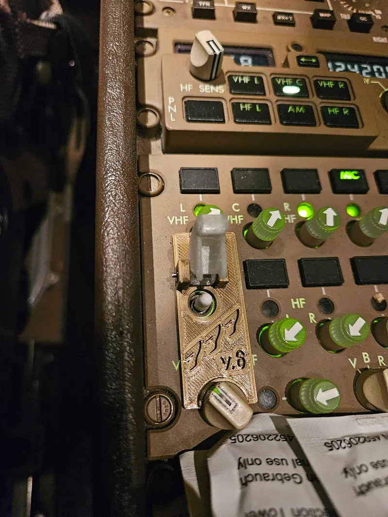 Hot Mic Switch Observer B777