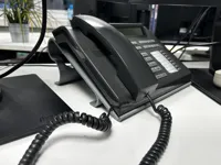 Support pour téléphone de bureau — photo 1