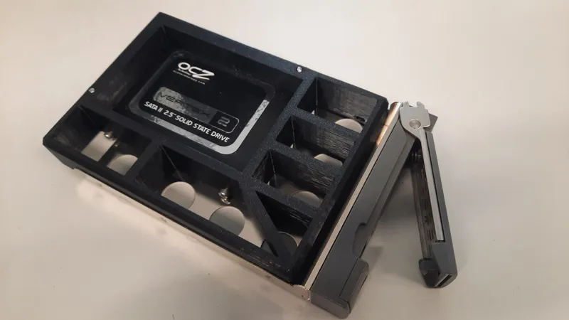 Universal 2.5" to 3.5" HDD / SSD Hot Swap Bay / Backplane Adapter