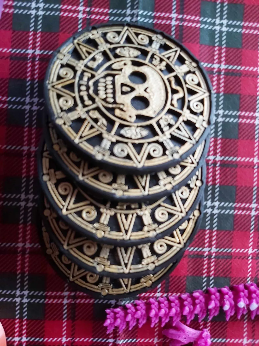 Dessous de verre motif aztèque doré