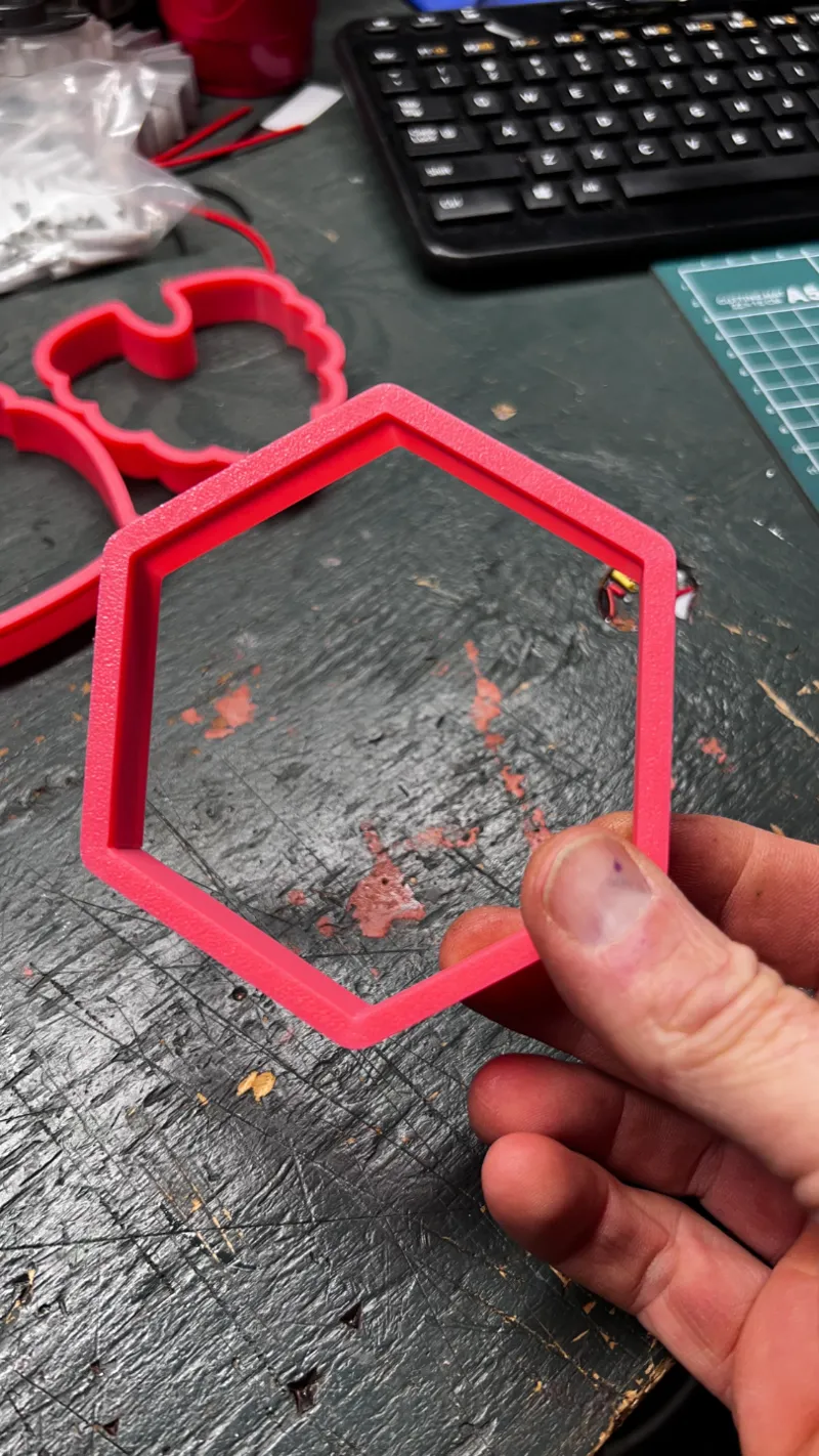 Honeycomb cookie cutter