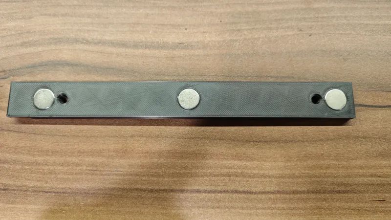 Magnetic tool holder