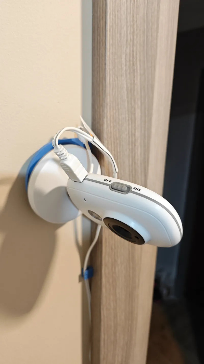 Baby cam holder betwen door and wall