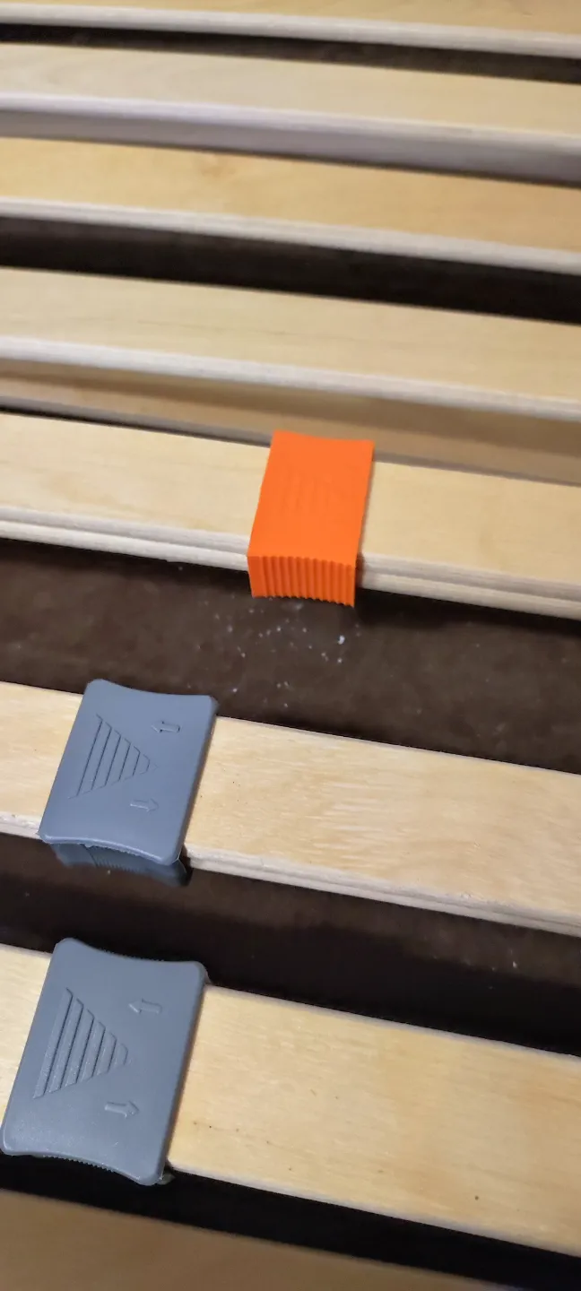 Bed slat tensioner