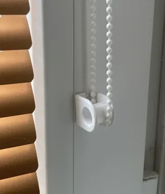 Roller blind scroller no drilling
