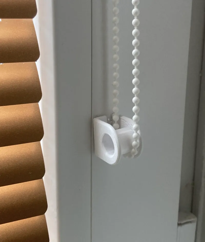 Roller blind scroller no drilling