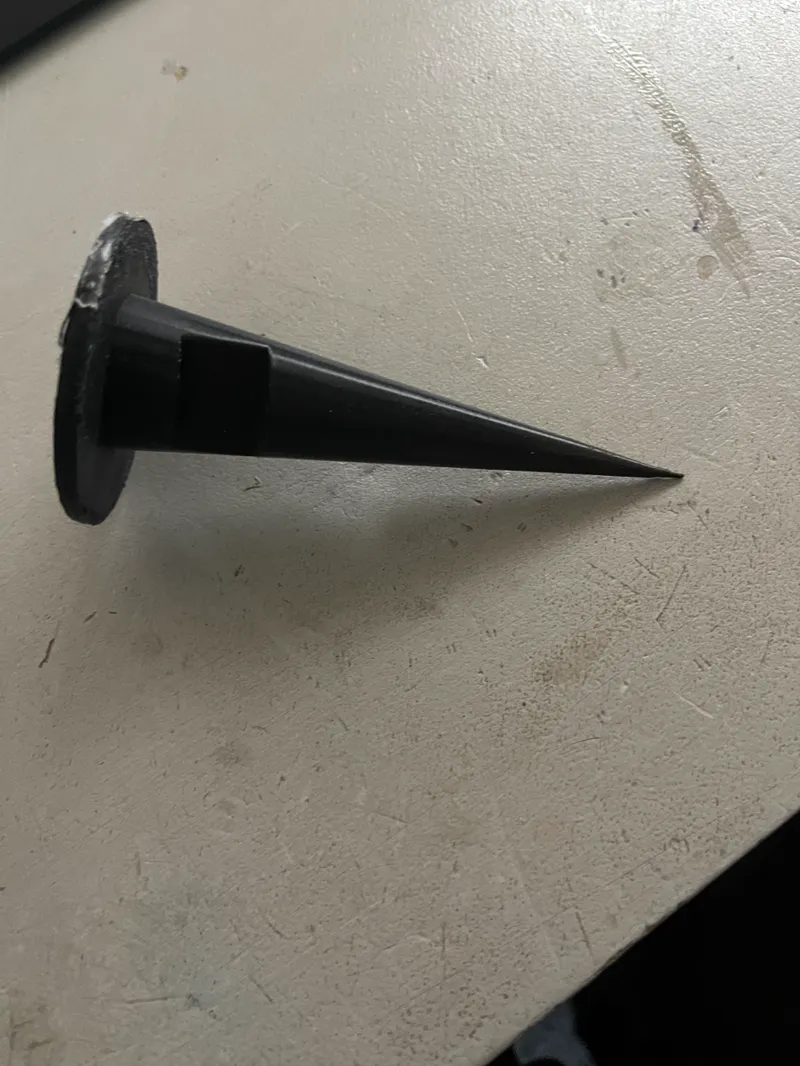 Yard ornament spike