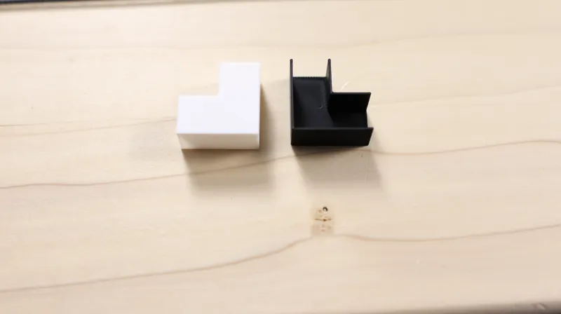 Corner cover for honeycomb wall light