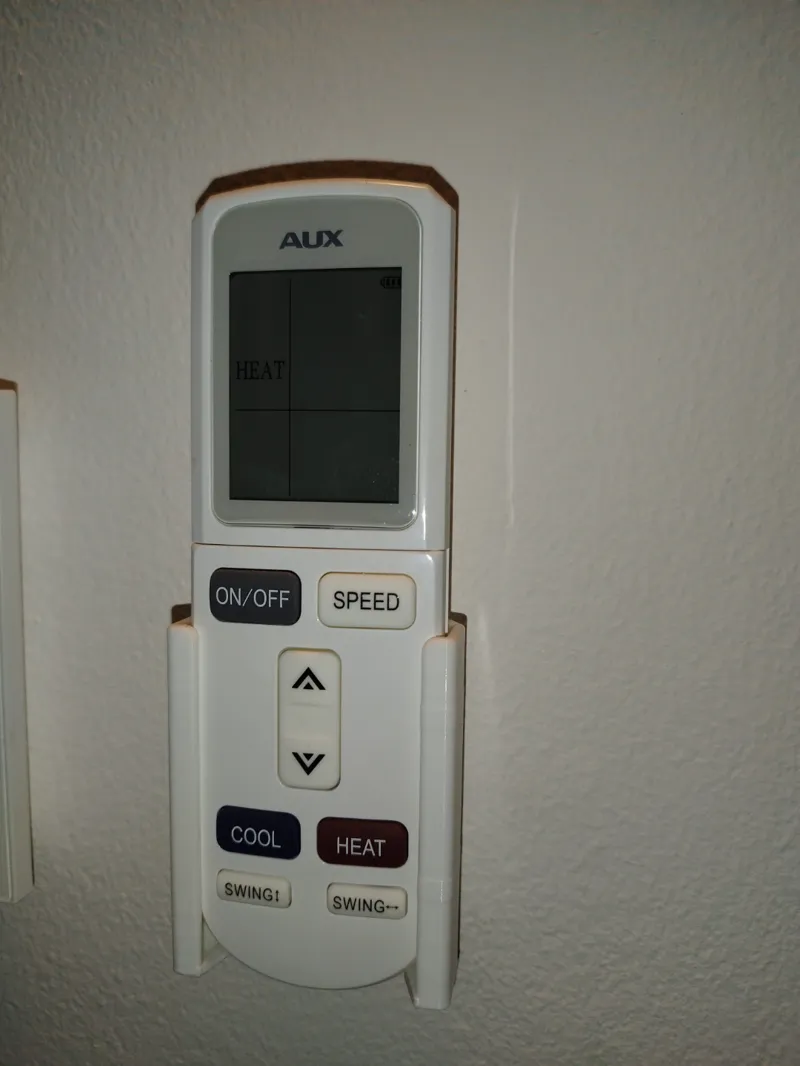 AC remote holder (manufacturer AUX, ALCA)