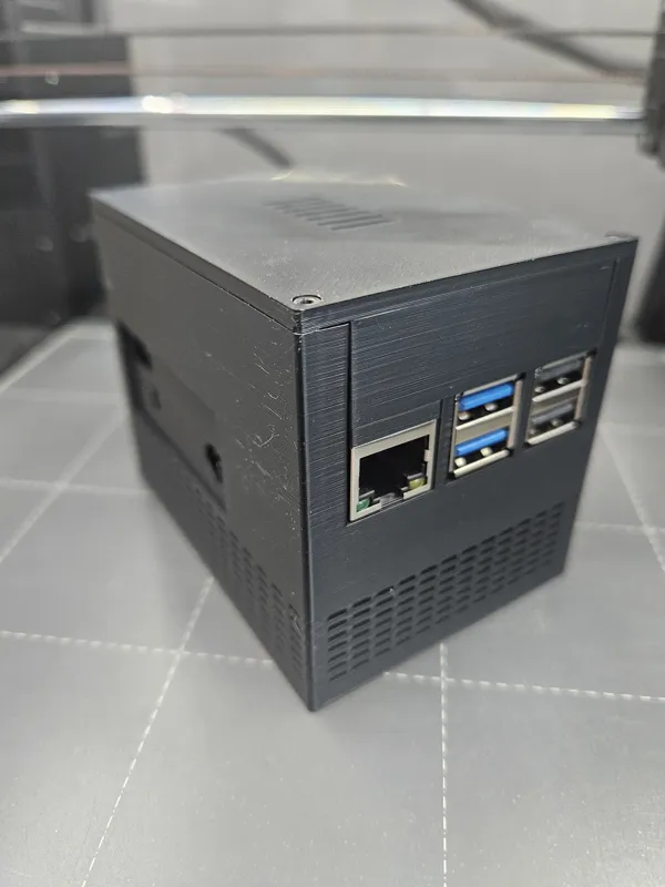 Case for Raspberry Pi5 server with UPS and m.2 hats