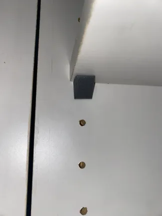 Shelf peg