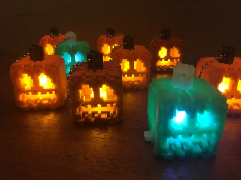 Snap-Together Mini Minecraft Jack-O-Lantern with