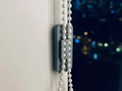 Window blinds chain holder