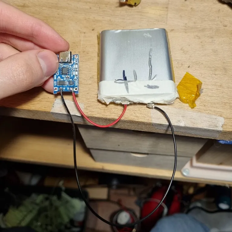 Immagine che contiene cavo, Impianto elettrico, Ingegneria elettronica, elettronicaDescrizione generata automaticamente