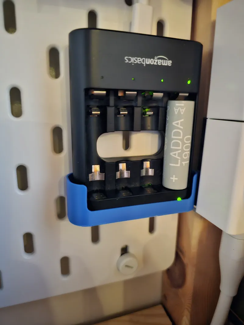 Ikea skadis Halterung für Amazon Basic ladegerät