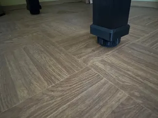 Adjustable leg