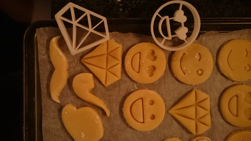 cookie cutter emoji heart love eye