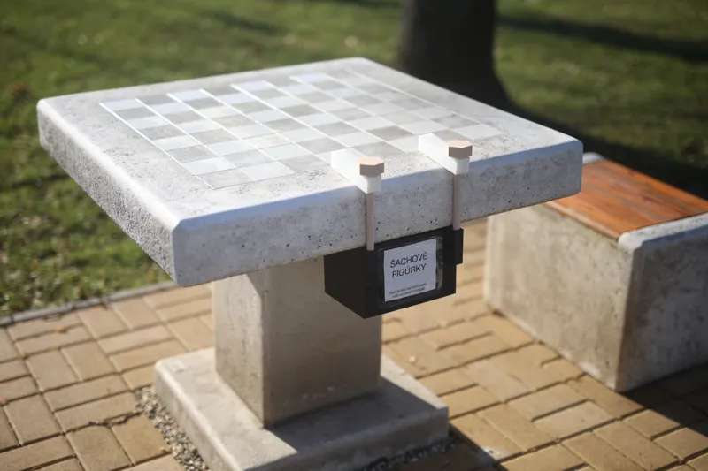 Box with 2x M14 threads 