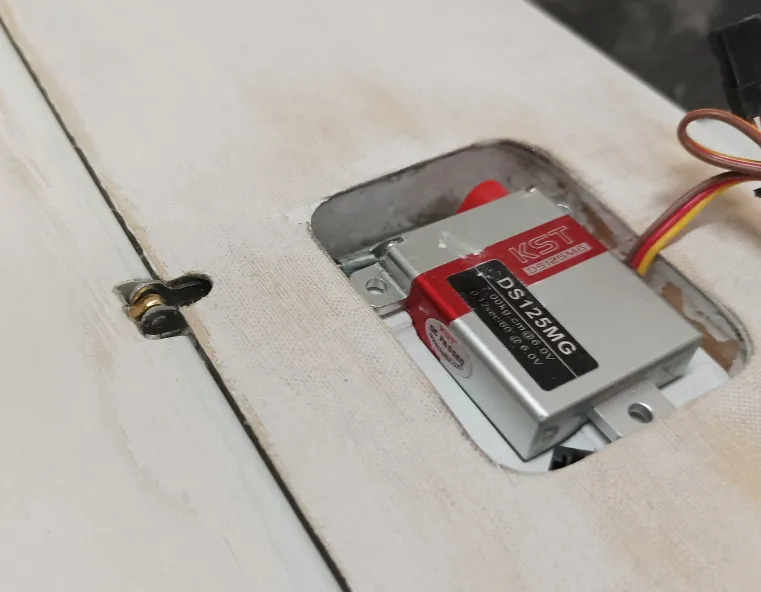 wing servo holder KST 125MG