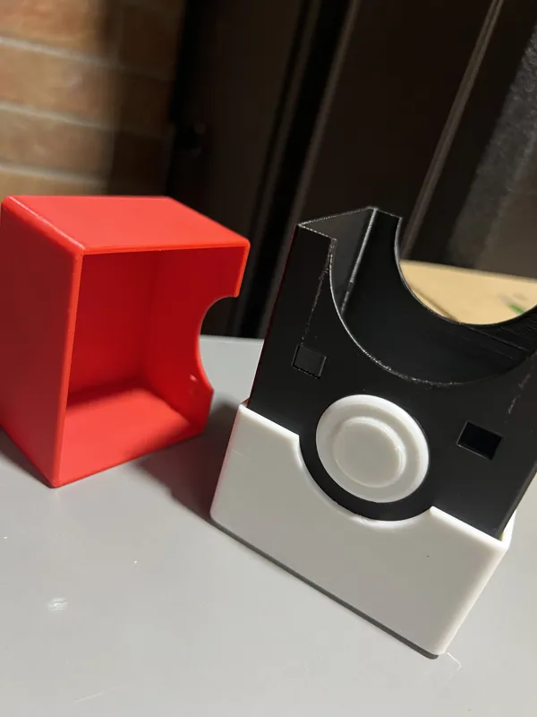 Locking lid Pokémon card holder
