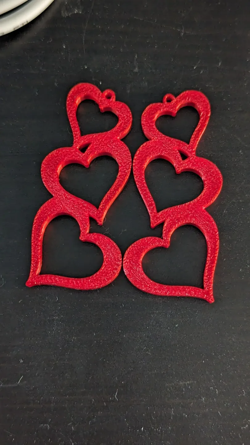 Boucles d'oreilles pendantes à trois cœurs