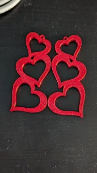 Boucles d'oreilles pendantes à trois cœurs — photo 1