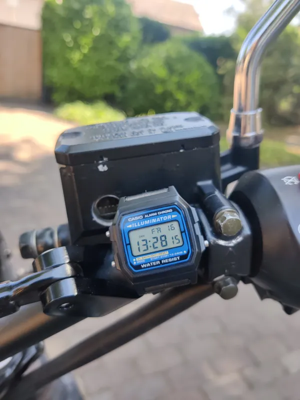 Support montre Casio pour moto